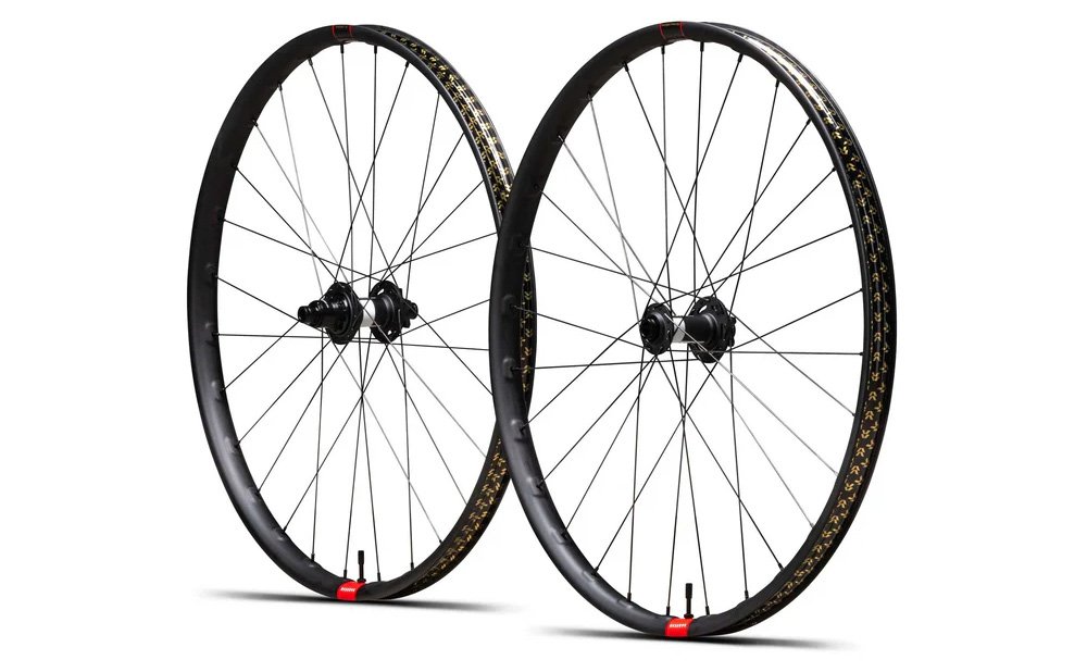 Reserve 30 DH Carbon Wheelset